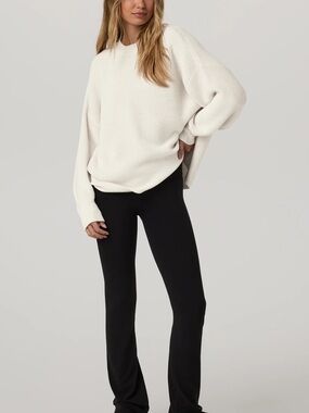Vuori alps knit sweater marshmallow